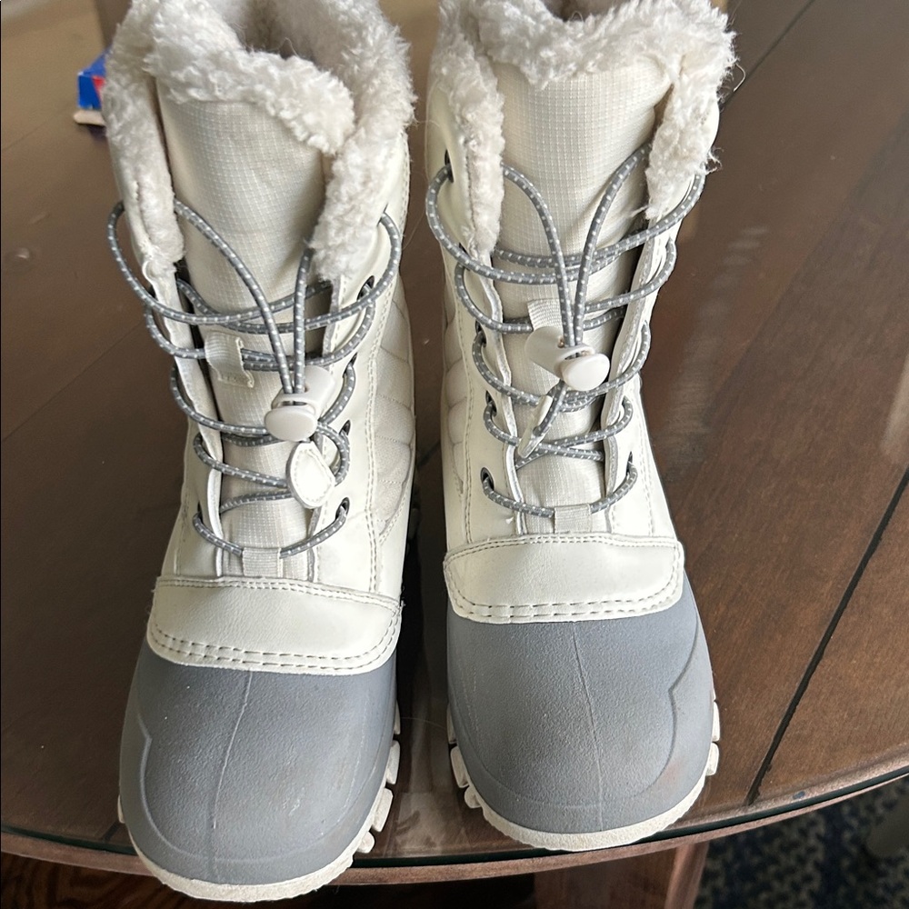 All in Motion Girls Cozy White Fur Lined Boots